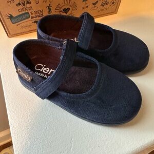 Cienta Navy Velvet Mary Janes
